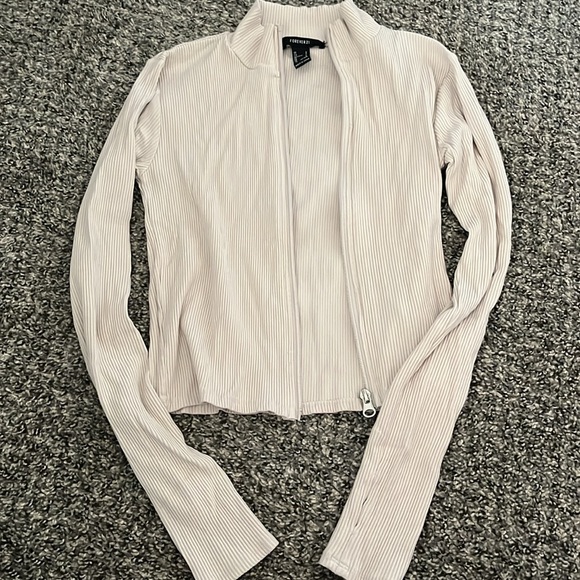 Ribbed Zipup crop top - Picture 4 of 5